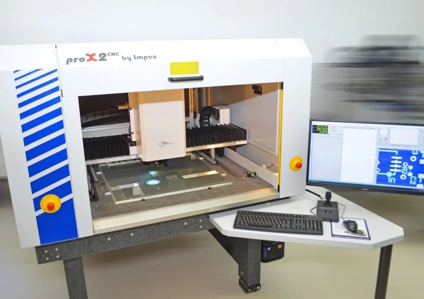 Messmaschine proX2 CNC mit Monitor und Tastatur