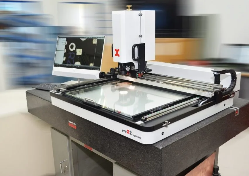 Messmaschine proX2 auf einem Granittisch